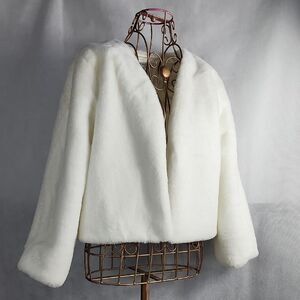 Faux Fur Winter Elegant White Open Jacket Bolero!